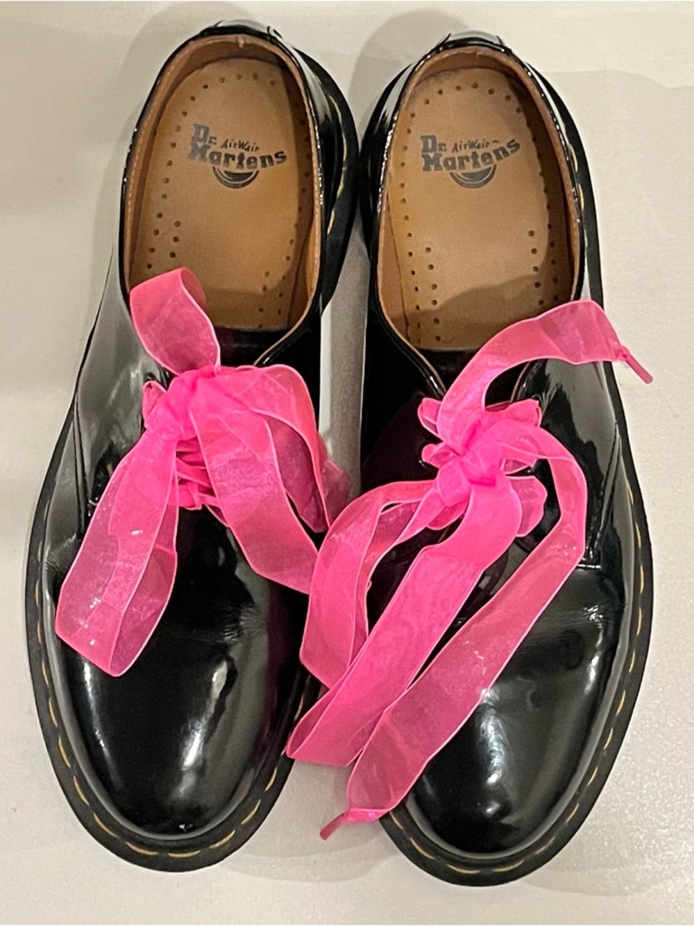 Dr. Martens Black Patent Oxfords with Bright Pink Ribbon Laces Size 8 - Picture 3 of 5